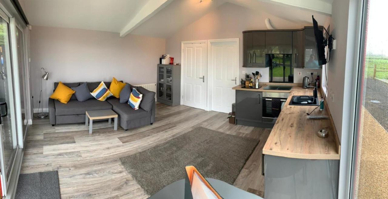 Deerfin Rentals Private Chalet With Hot Tub 巴利米纳 外观 照片