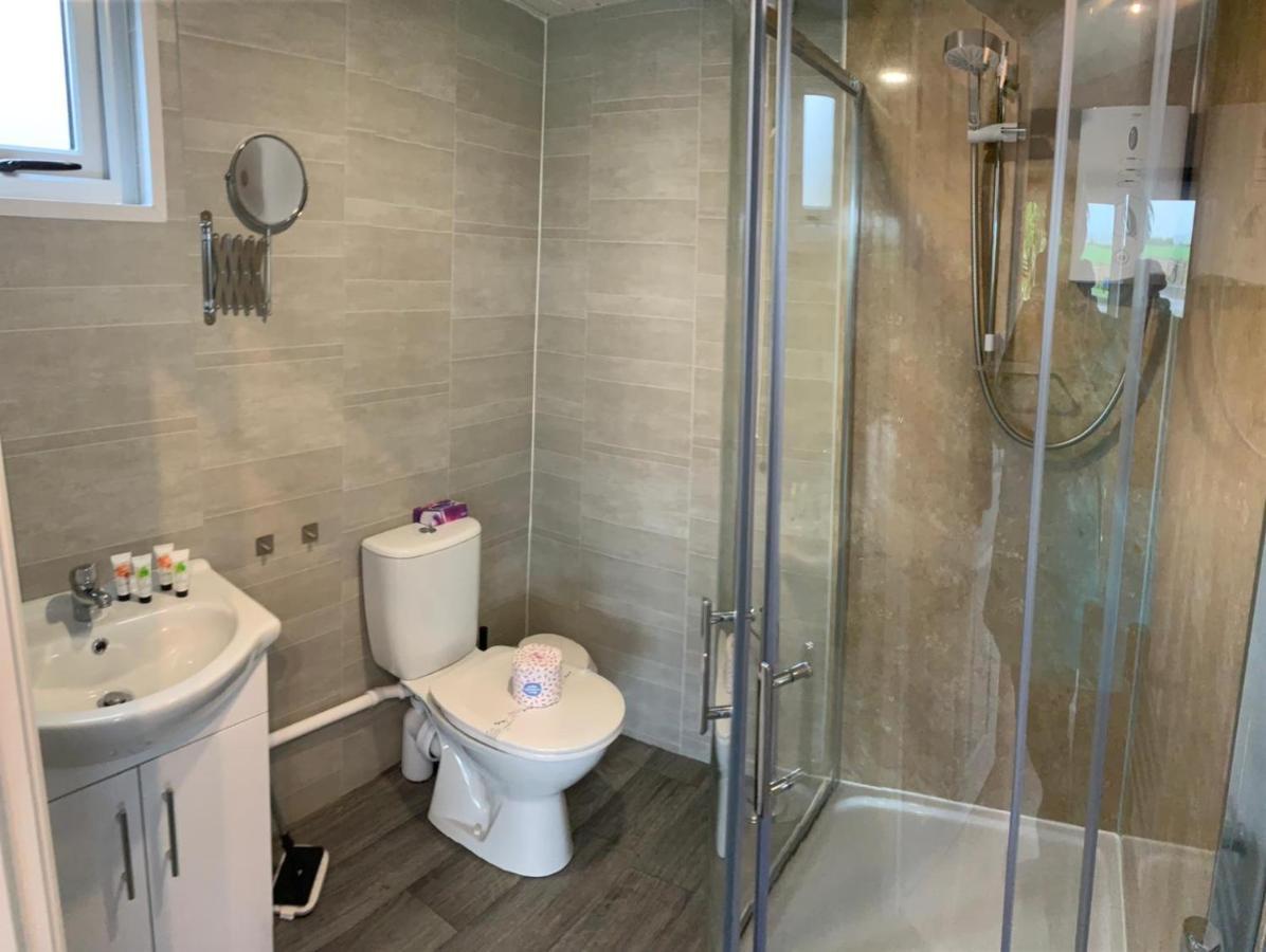 Deerfin Rentals Private Chalet With Hot Tub 巴利米纳 外观 照片
